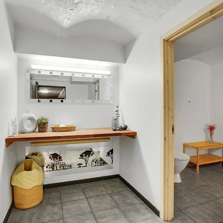 Lägenhet Gorgeous In V With Kitchen